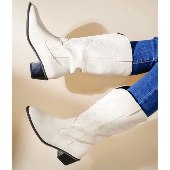 White Western Cowboy 🤠 Embroidery Design B… - Picture 2 of 4